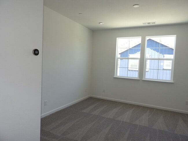 Building Photo - Beautiful Home in Roseville
