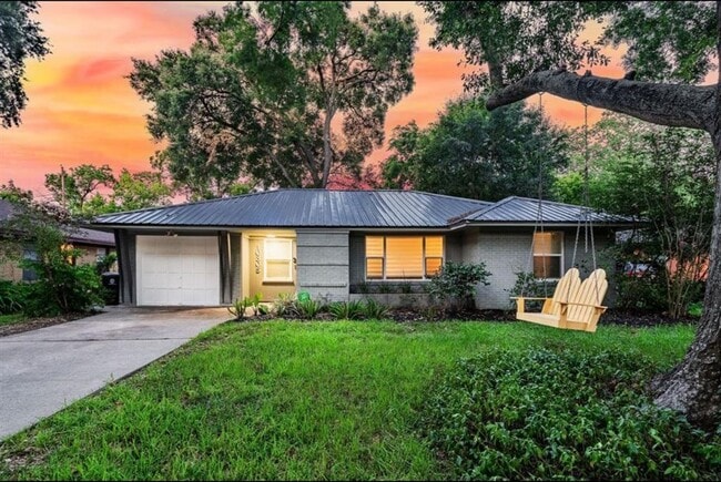 Building Photo - 10305 Bassoon Dr