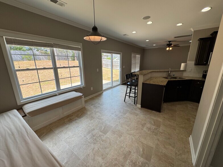 Building Photo - 440 Colony Lakes Dr