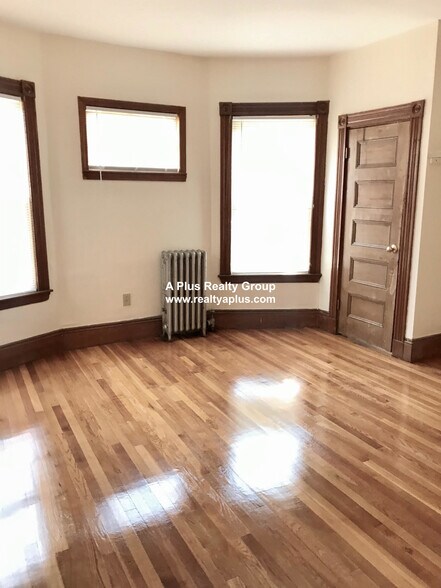 Building Photo - 336 Centre St