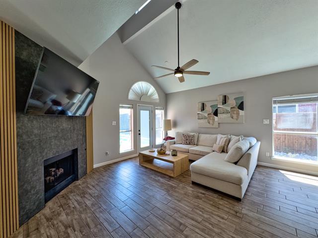 Building Photo - 1402 Stone Canyon Way