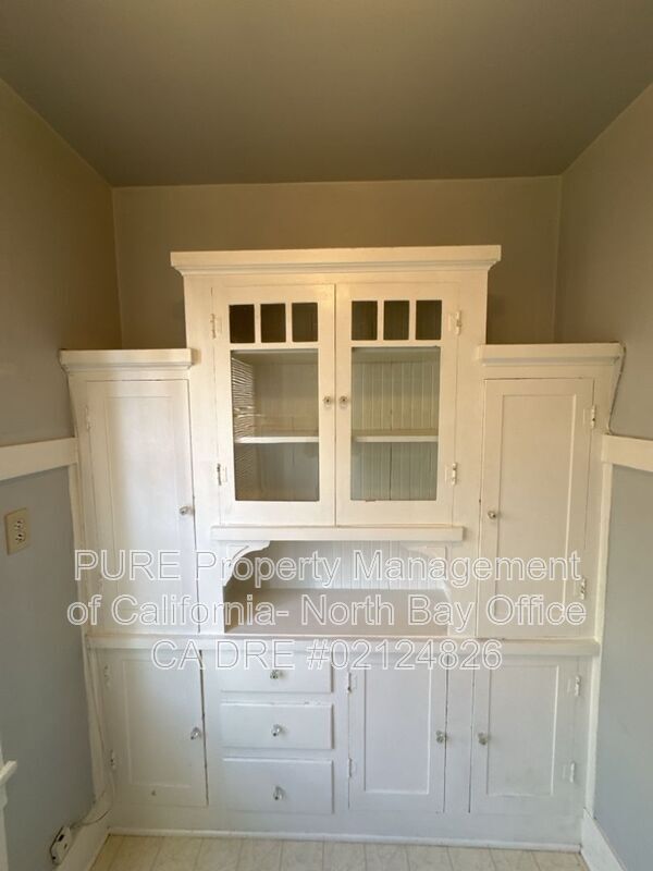 Building Photo - 422 Humboldt St
