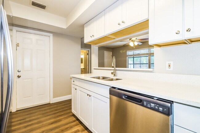 Building Photo - 5795 Hillside St