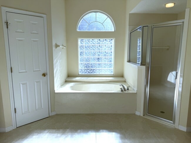 Building Photo - 96028 Long Is Pl