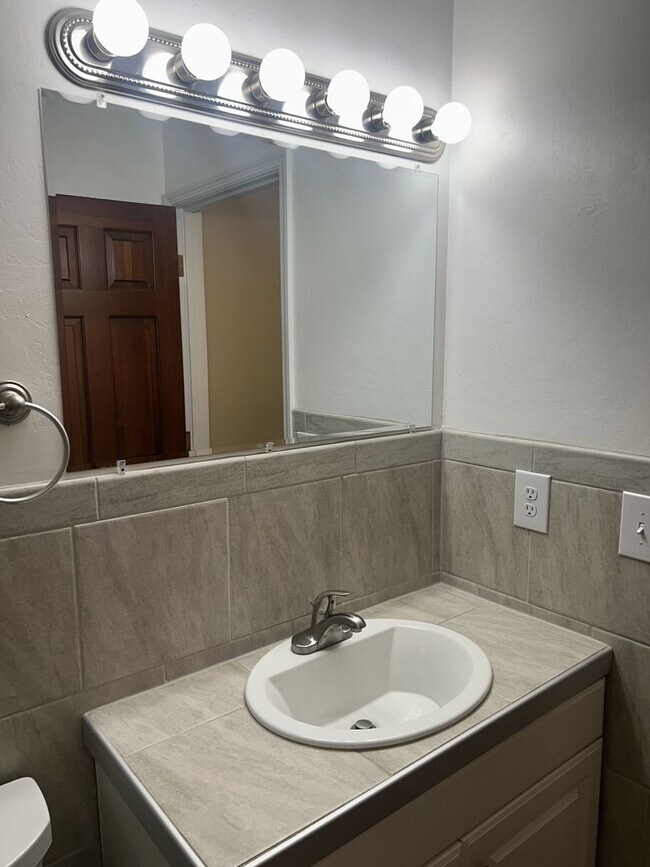 Building Photo - 580 Highland Ave NW