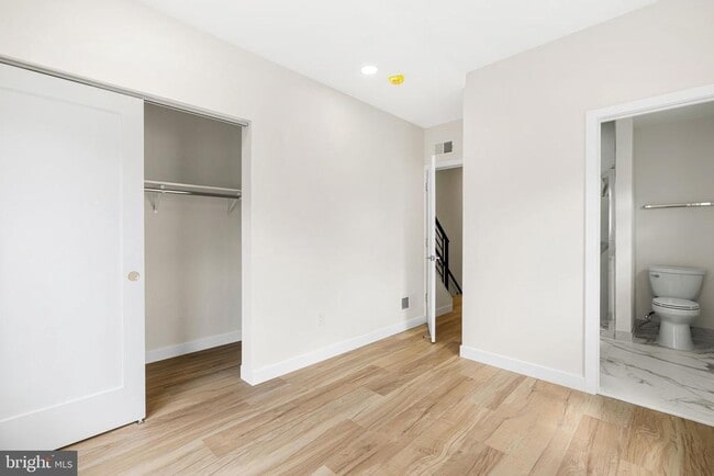 Building Photo - 1124 Dunton St