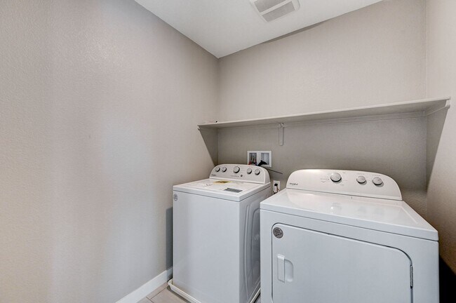 Building Photo - 2022 Single Family Home: 50% off first mon...