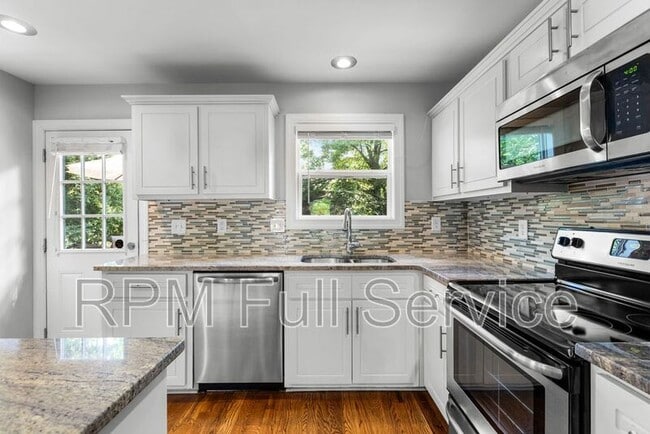 Building Photo - 335A Edith Ave