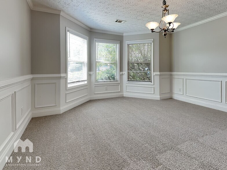 Building Photo - 111 Daisy Cir