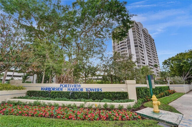 Building Photo - 3600 Yacht Club Dr