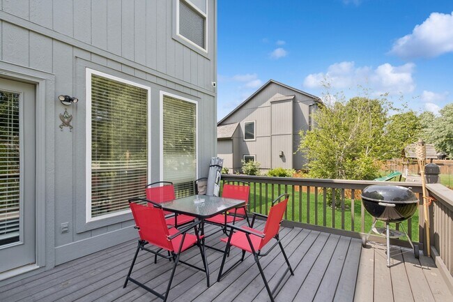 Building Photo - 5337 Meadowlark Dr