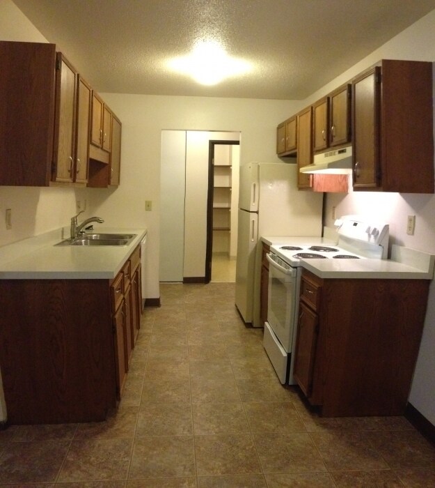 Kitchen - Foxdale Apartments