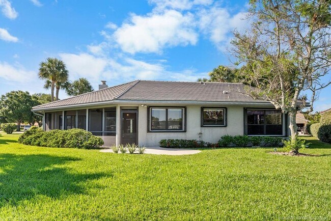 Building Photo - 2386 SW Creekside Dr