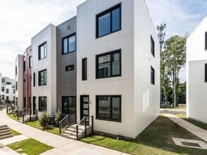 Building Photo - 2013 Jade St