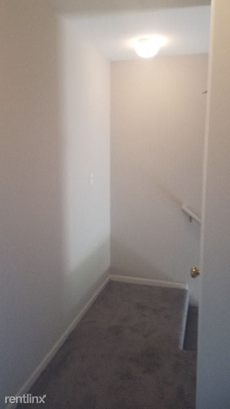 Building Photo - 3 br, 1.5 bath Townhome - 120 Albany Dr