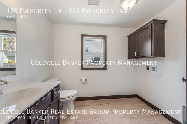 Building Photo - 128 Evergreen Ln