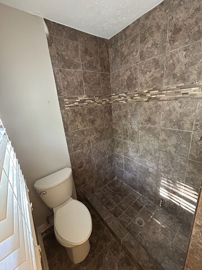 Building Photo - 5125 E Linda Cir