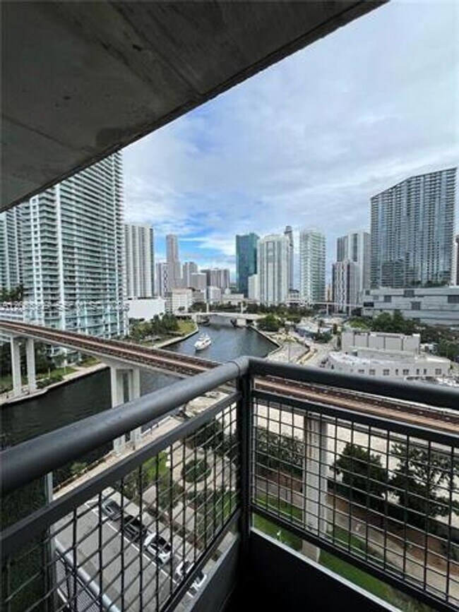 Building Photo - 690 SW 1st Ct