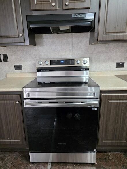 Building Photo - 675-5604 Corner