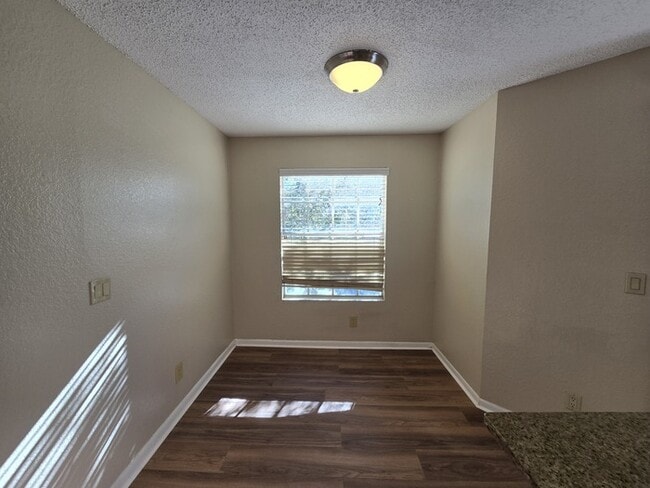 Building Photo - 1 Bed 1 Bath Third floor condo in Nice Community for Rent in Orlando $1349