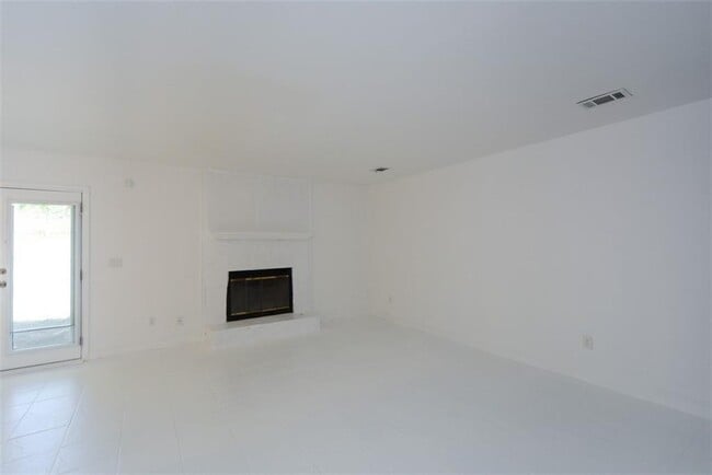 Building Photo - 160 Timber Creek Ln SW