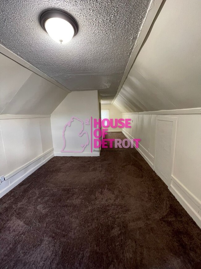 Building Photo - 3 BEDROOM | 1 BATH | FREE PRE SCREEN