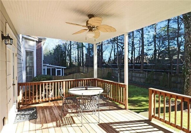 Building Photo - 1183 Dunwoody Village Dr