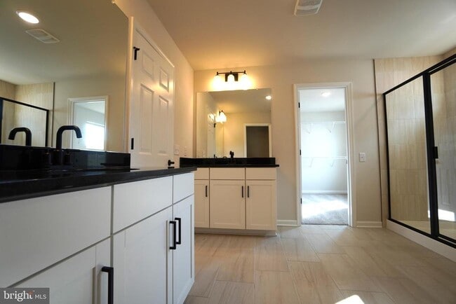 Building Photo - 612 America Dr