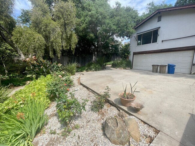 Building Photo - Upper East/Mission Area 3 Bedroom Home - Available Mid-August