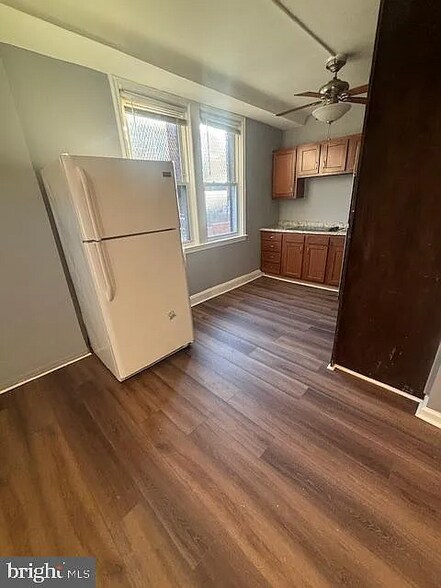 Building Photo - 1300 N Kenwood Ave