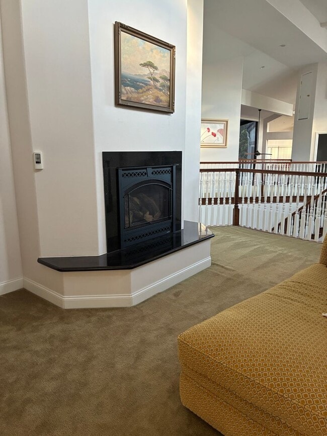 Building Photo - Spacious and Furnished 9 Bedroom House Nea...