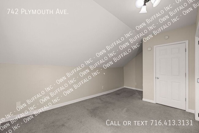 Building Photo - 742 Plymouth Ave