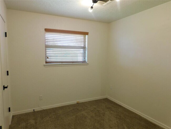 Building Photo - 728 SW 1st St