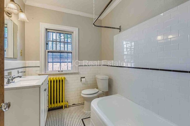 Building Photo - 1665 Jasmine St