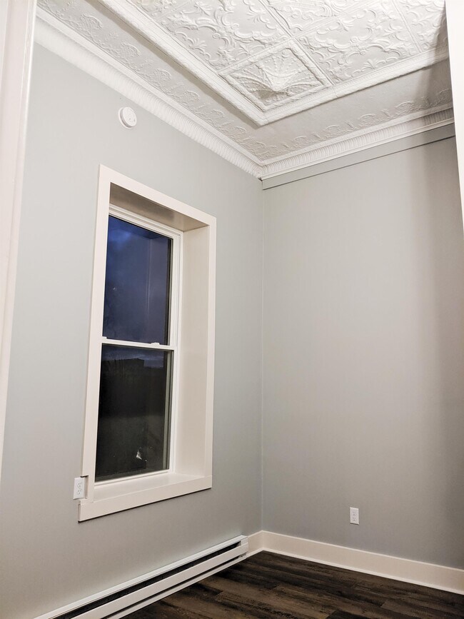 Building Photo - 7 N Front St