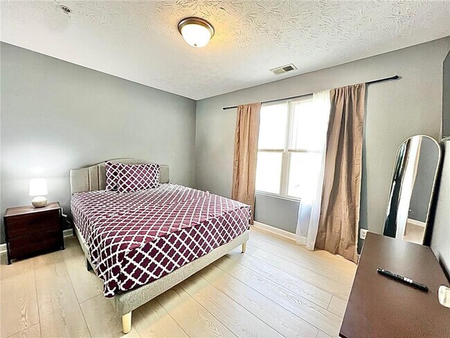 Building Photo - 8302 Fairington Village Dr