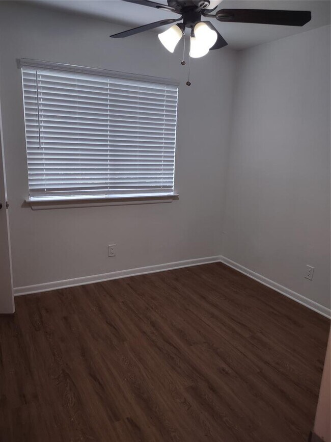 Building Photo - 5405 Brompton Cir