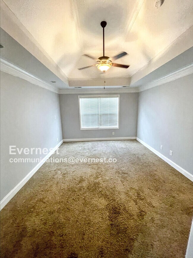 Building Photo - 650 Fox Hound Dr