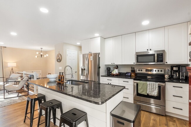 Building Photo - 3040 Garland Terrace