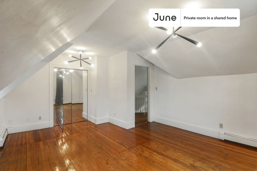 Building Photo - Room in Shared 6 bed/2 bath home