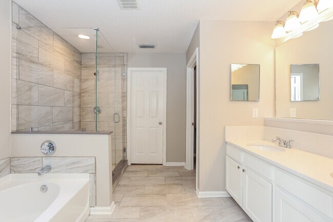 Building Photo - 10896 Campus Heights Ln