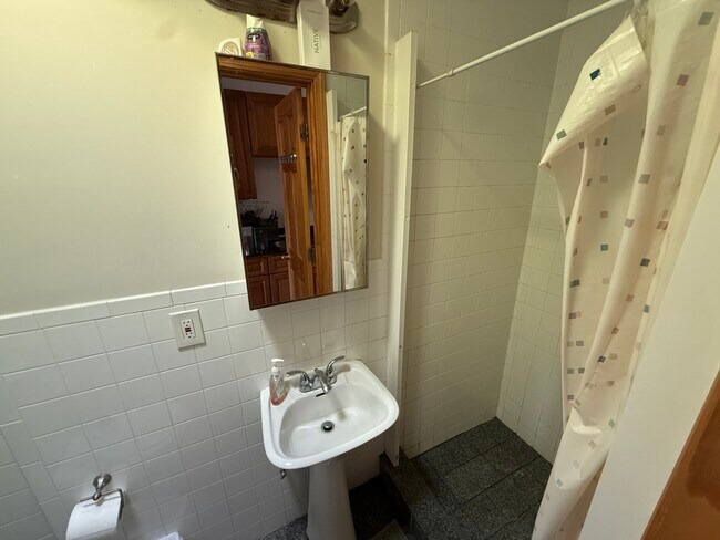 Building Photo - 10 Moreland St