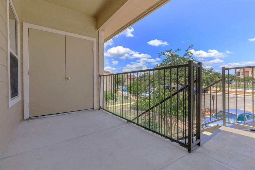 Building Photo - 1700 Mustang Dr