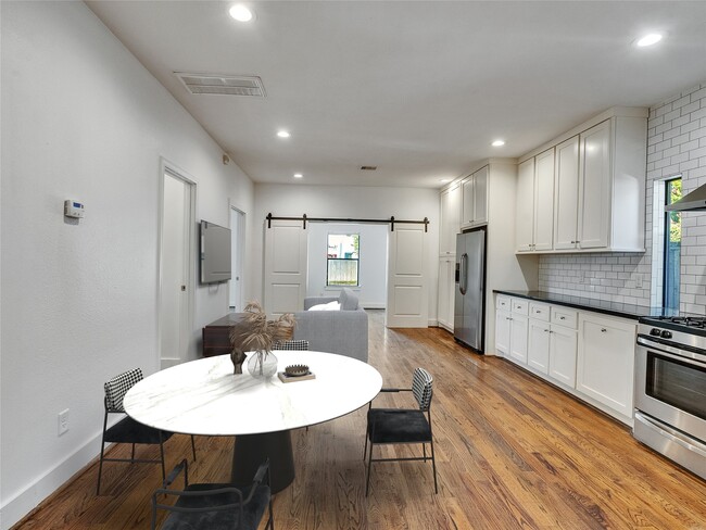 Building Photo - 4730 Bell St