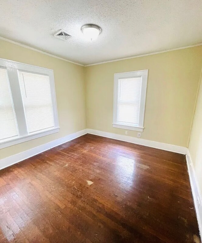 Building Photo - 2034 E 3rd St