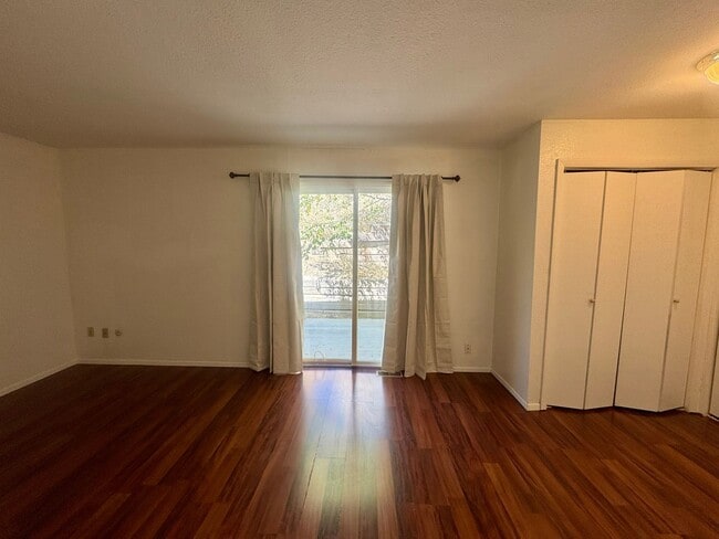 Building Photo - Manitou - CP