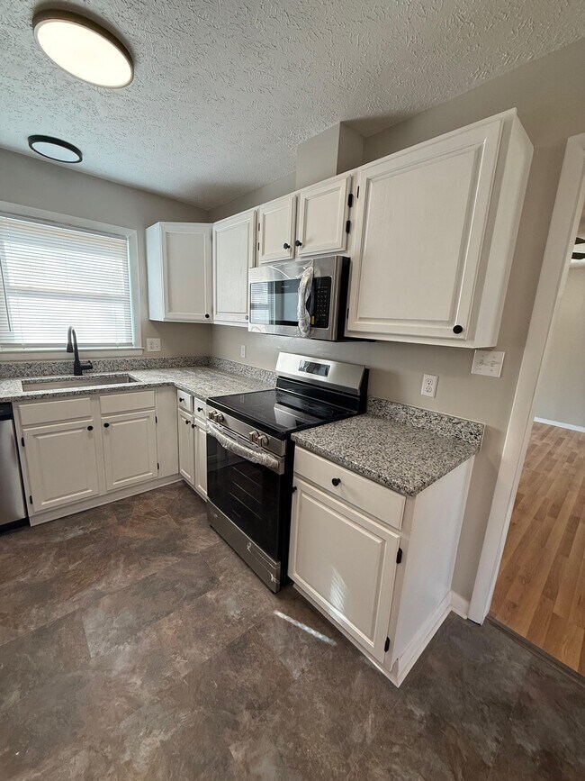 Building Photo - 1039 Kingsley Rd