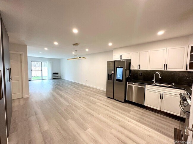 Building Photo - 13-36-36 Robin Ln