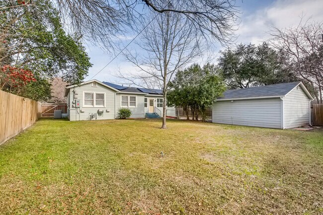 Building Photo - Charming 2 BR / 1 Bath in highly desirable Terrell Heights of San Antonio!