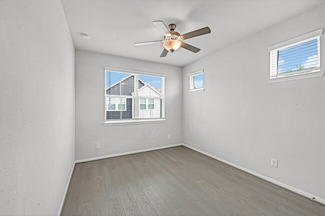 Building Photo - 1528 Lakeline Oak Dr